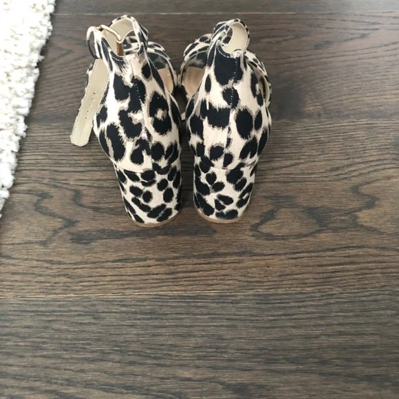 Sandals - Picture 4 of 4